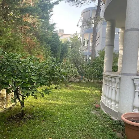 Near Beach, With Garden Vakantiehuis Golem (Tirana)
