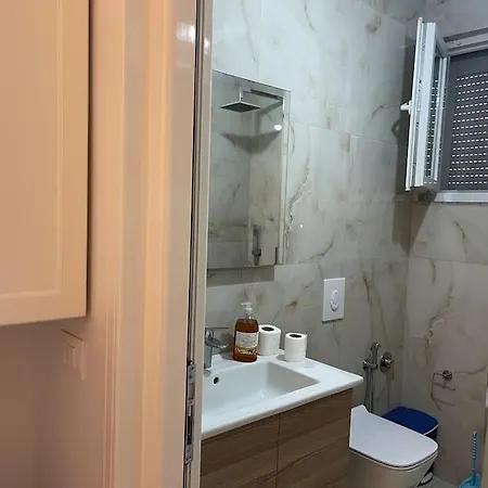 Near Beach, With Garden Vakantiehuis Golem (Tirana)