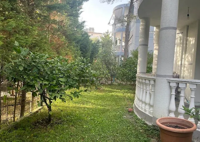 Near Beach, With Garden 度假居 格勒姆